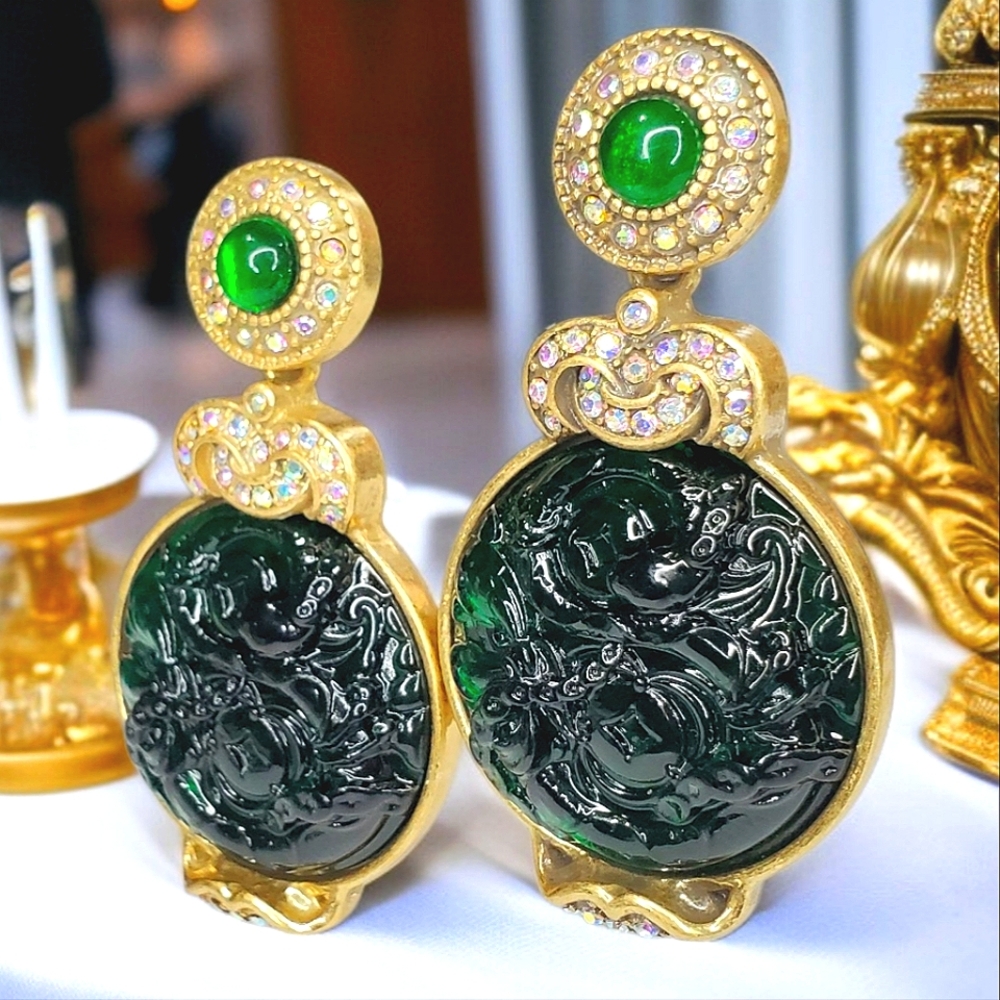 Neiman Marcus Gold-Tone Emerald Green Carved Glass Drop Earrings - Picture 2 of 4
